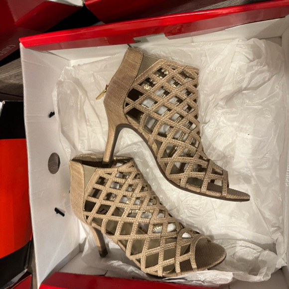 6 pairs of Guess shoes/heels/wedges some brand new never used size 6 and 7 - Picture 2 of 11
